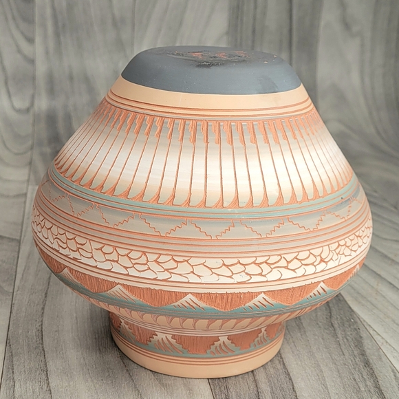 Michael Charlie Pottery Southwest Vase Navajo Native American Etched 6"H 7"W - Picture 9 of 16